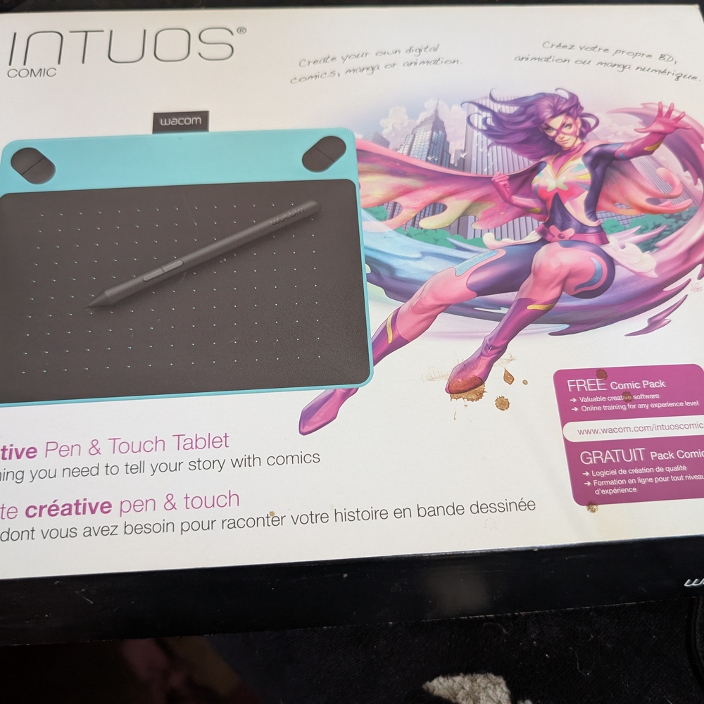 Intuos Comic Pen & Touch Tablet - Black and Blue
